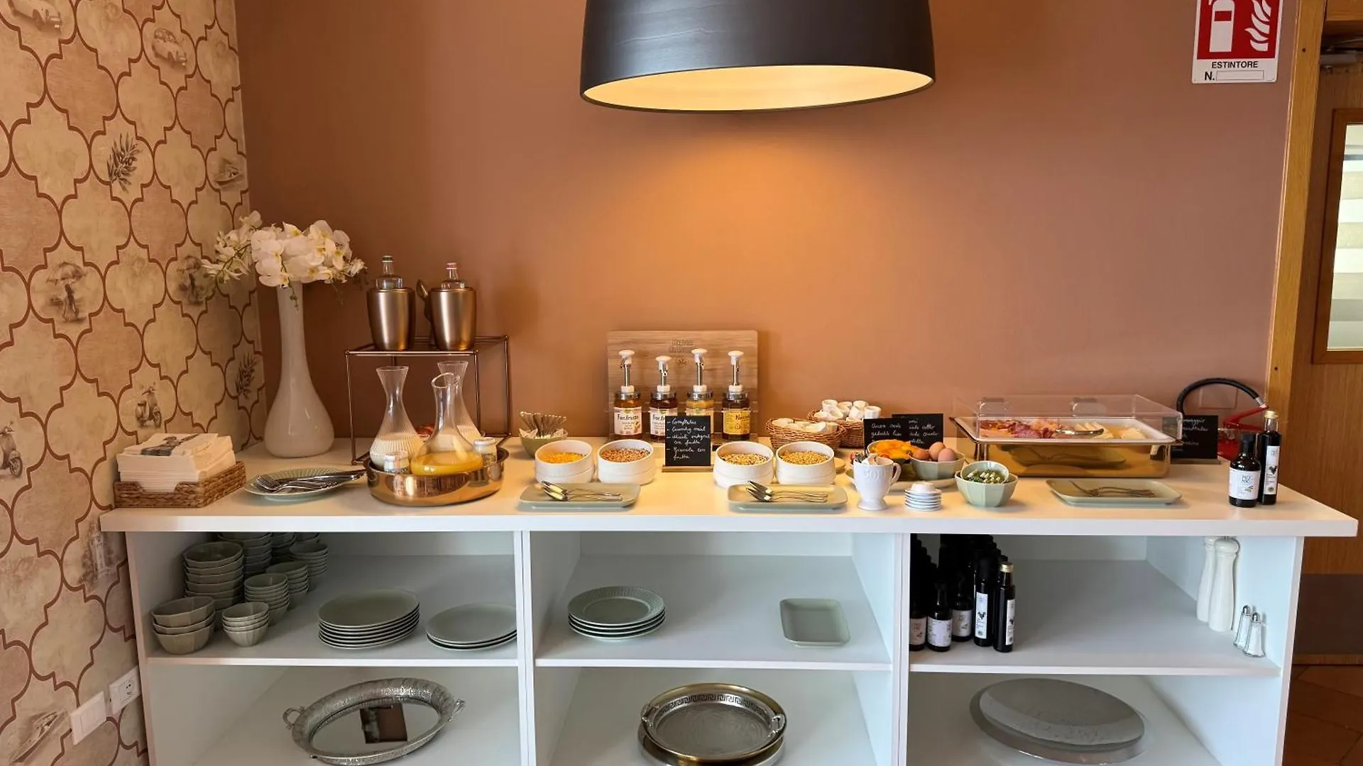 Hotel Miomio تينيالي